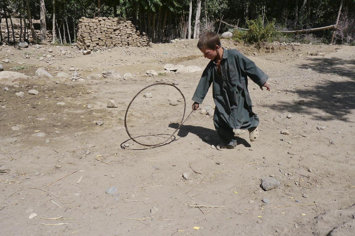 (2) Making of Francis Alÿs, Children’s Game #7: Stick and Wheels (2010) | Bamiyan, Afghanistan [Photo by the artist]