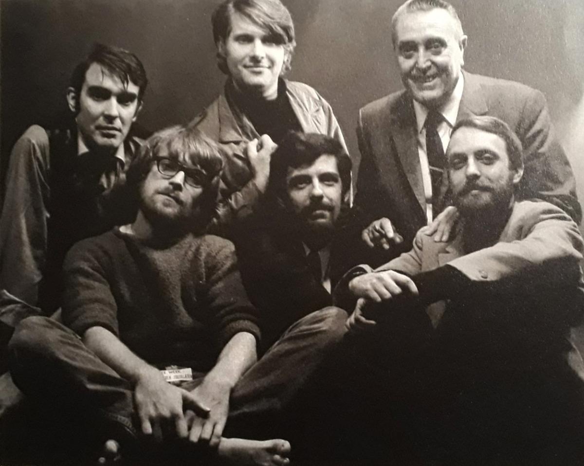 (2)  Enkele Fugitive Cinema-leden in 1970. V.l.n.r. (boven) Patrick Le Bon, Robbe De Hert, Paul De Vree, (onder) Jos De Hert, Louis Celis, Guido Henderickx. Bron: Fugitive Cinema Archief.