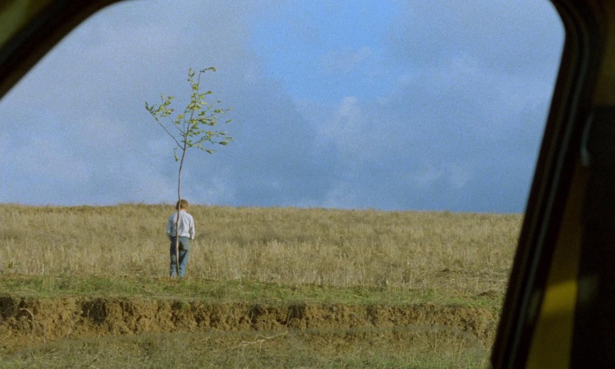 Zendegi va digar hich [Life and Nothing More...] (Abbas Kiarostami, 1992)