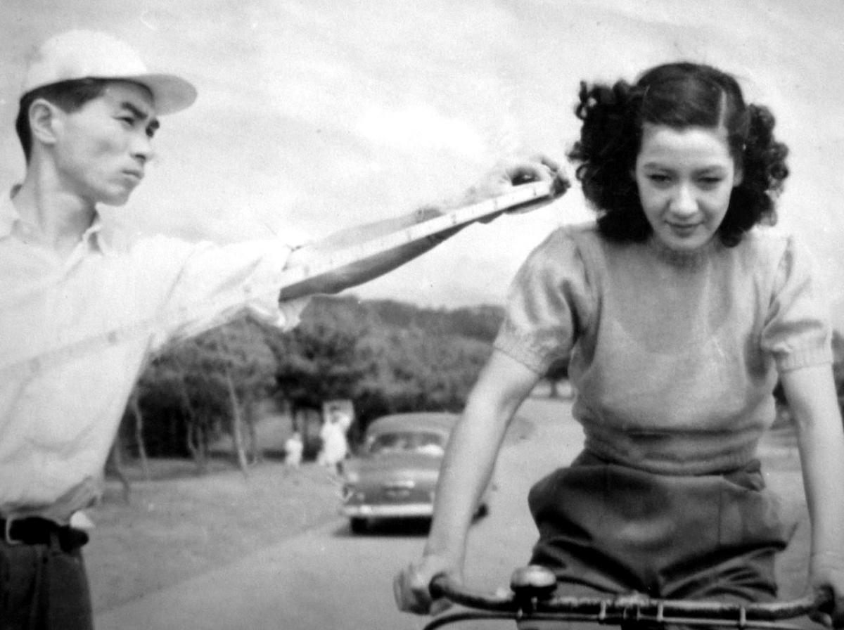 (2) Setsuko Hara op de set van Banshun [Late Spring] (Yasujirô Ozu, 1949)