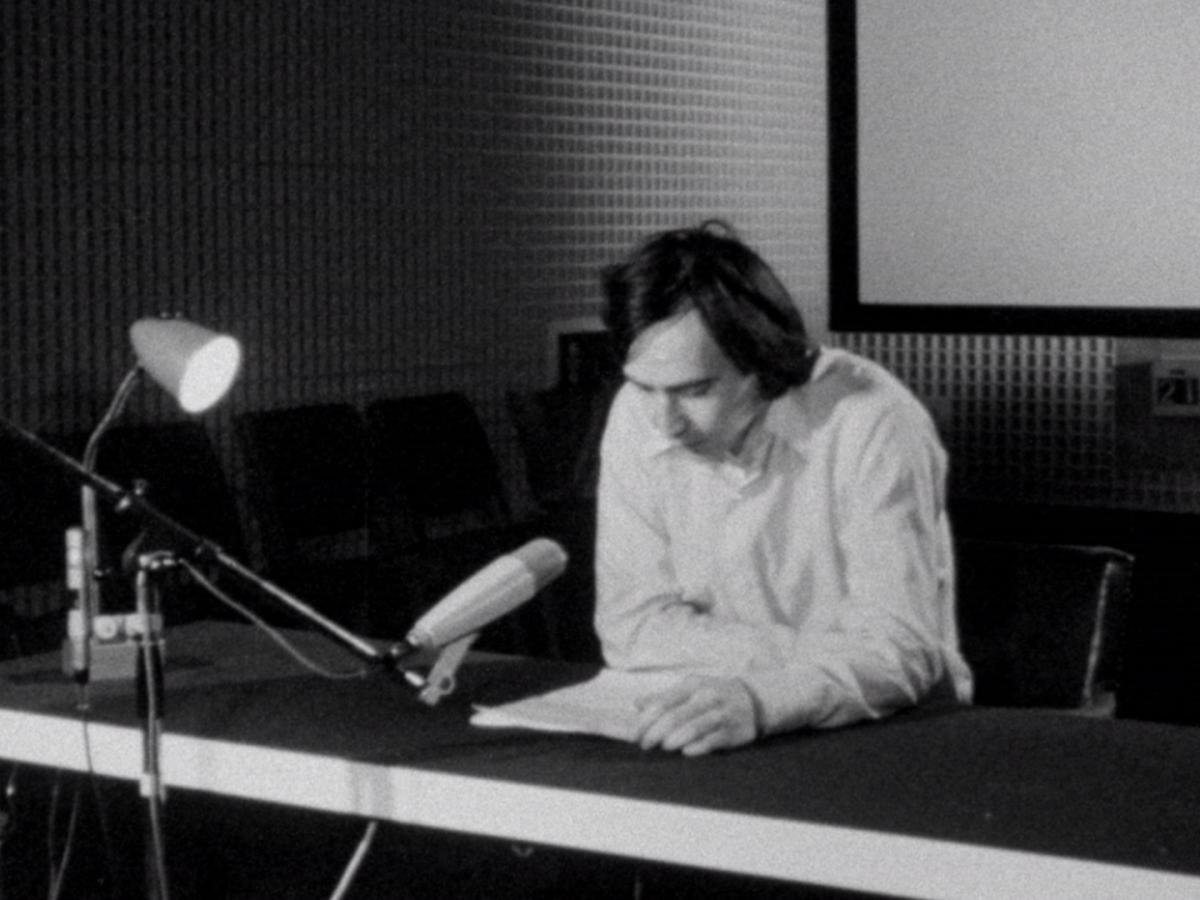 (1) Günter Peter Straschek reads aloud a letter from Arnold Schoenberg addressed to Wassily Kandinsky in Einleitung zu Arnold Schoenbergs Begleitmusik zu einer Lichtspielscene (Jean-Marie Straub, 1973) 