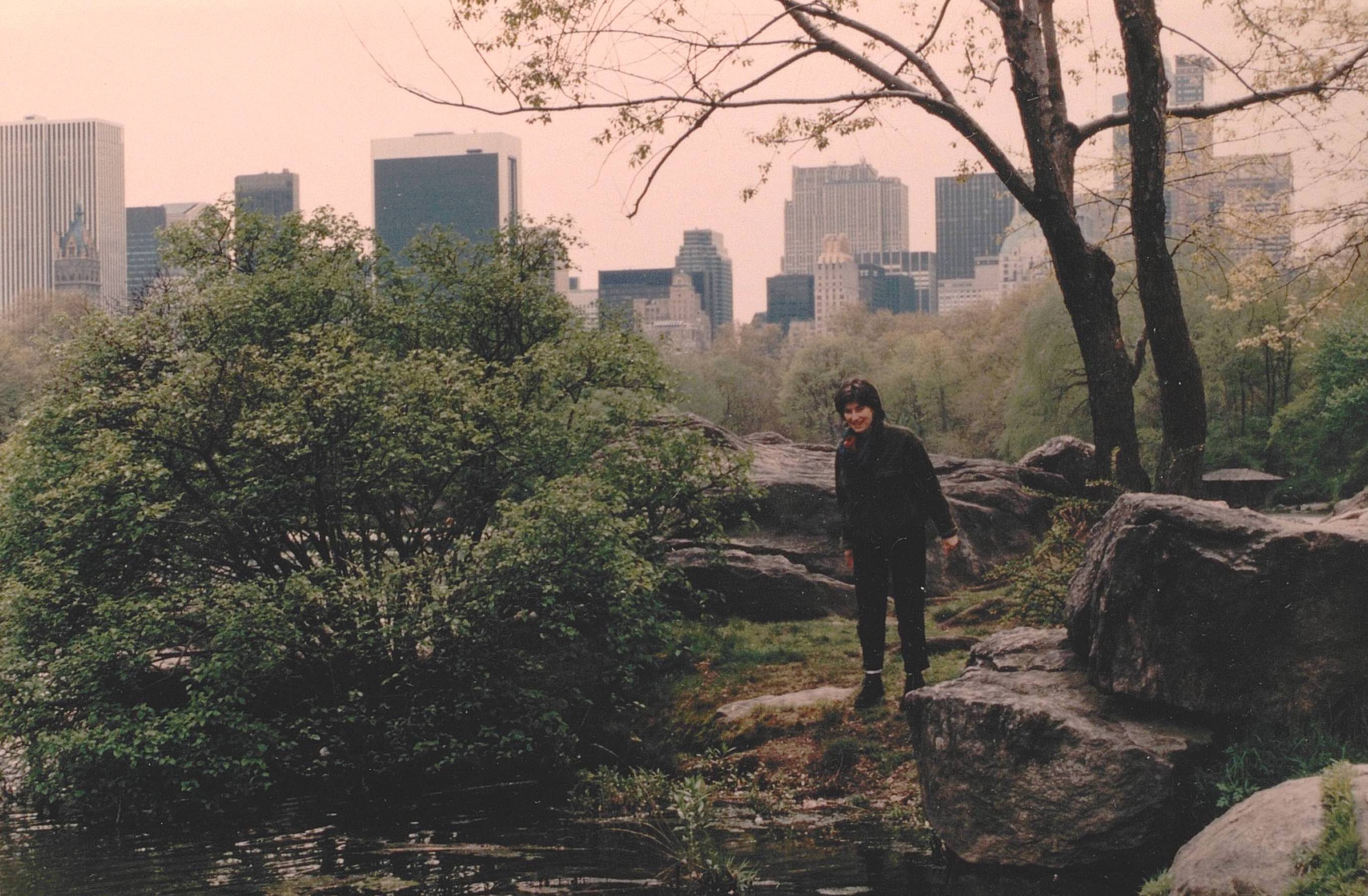 (1) Chantal Akerman sur le tournage de Un divan à New York (1996) | Collections CINEMATEK - © Fondation Chantal Akerman